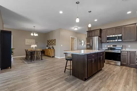 307 Brussels Ct, Marshall, MN 56258 photo 25