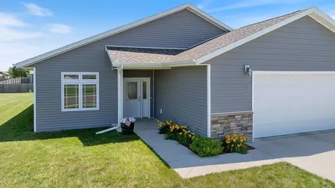 307 Brussels Ct, Marshall, MN 56258 photo 4