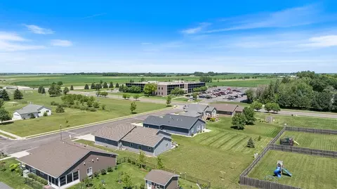 307 Brussels Ct, Marshall, MN 56258 photo 9