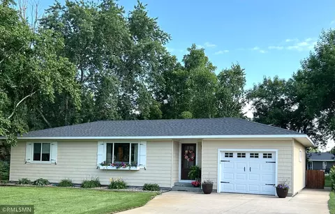 1904 Parkview Rd NE, Alexandria, MN 56308