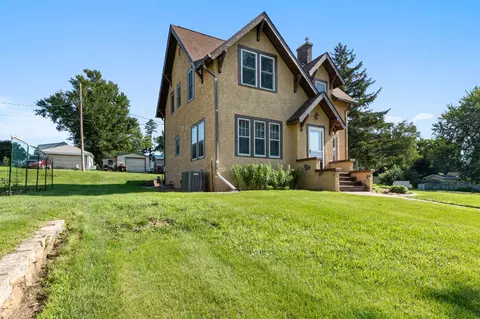 310 E 7th St, Starbuck, MN 56381