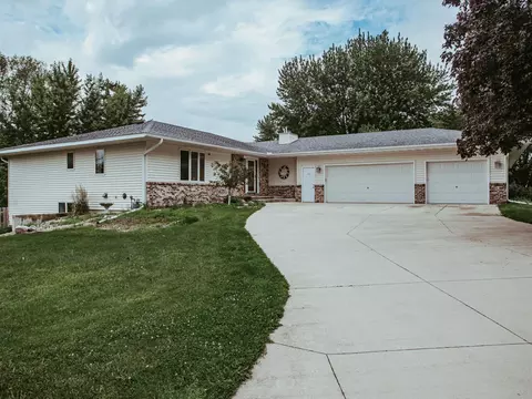610 25th St SW, Austin, MN 55912