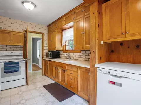 Kitchen - 709 N 4th St, Brainerd, MN 56401 photo 2 of 3