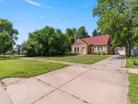 Exterior - 709 N 4th St, Brainerd, MN 56401 photo 2 of 6