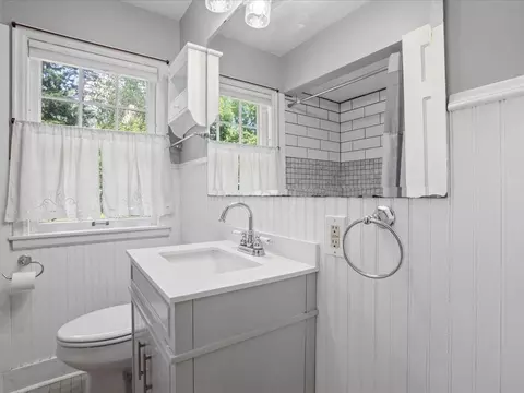 Bath - 709 N 4th St, Brainerd, MN 56401 photo 1 of 3