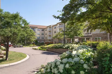5650 Boone Ave N #216, New Hope, MN 55428