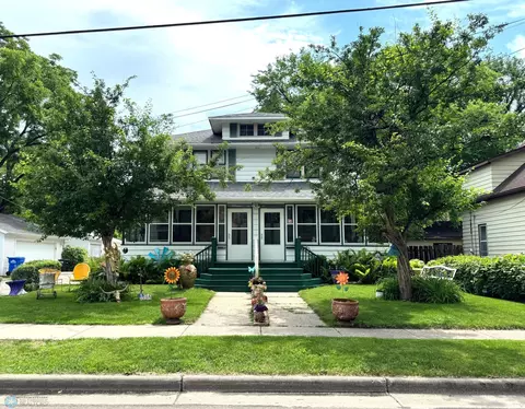 1414-1416 S 6th Ave S, Fargo, ND 58103