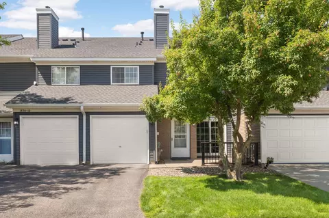 1830 Donegal Dr #11, Woodbury, MN 55125