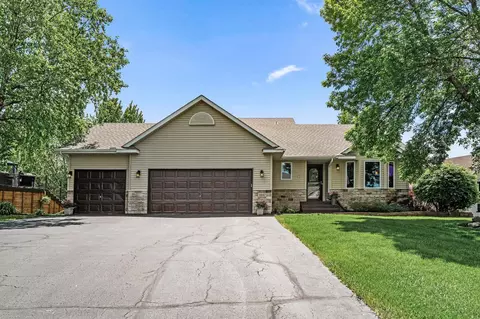 11847 N Meadow Curv, Lindstrom, MN 55045