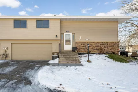6904 Ives Ln N, Maple Grove, MN 55369