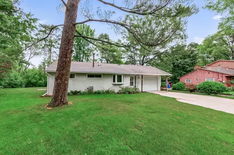 84 West Rd, Circle Pines, MN 55014