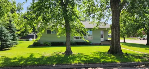 423 S Clayborn Ave, Parkers Prairie, MN 56361