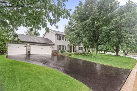 1415 Kingswood Ponds Rd, Eagan, MN 55122