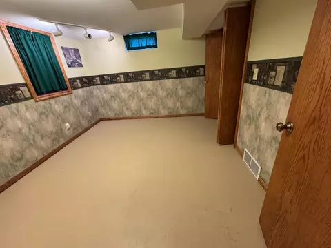 Bedroom - 1204 Garflield Ave, Albert Lea, MN 56007 photo 3 of 3