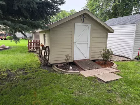 Exterior - 1204 Garflield Ave, Albert Lea, MN 56007 photo 5 of 7
