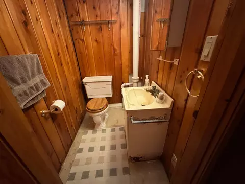 Bath - 1204 Garflield Ave, Albert Lea, MN 56007 photo 3 of 3