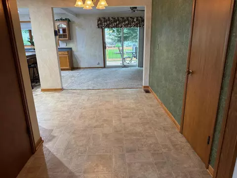 Entry Way - 1204 Garflield Ave, Albert Lea, MN 56007 photo 2 of 2