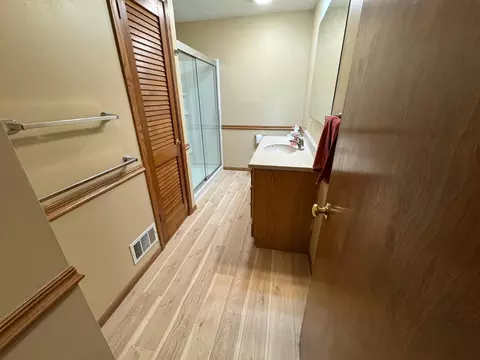 Bath - 1204 Garflield Ave, Albert Lea, MN 56007 photo 1 of 3