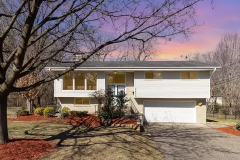 2805 Regent Ave N, Golden Valley, MN 55422