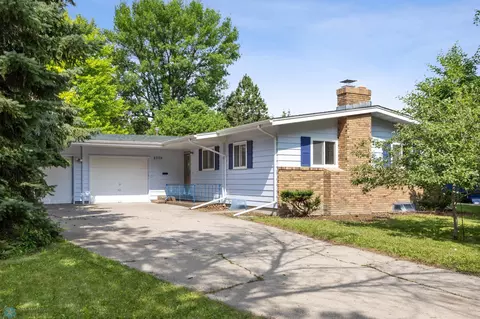 Exterior - 2309 9th St S, Fargo, ND 58103 photo 6 of 7