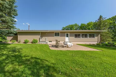 8992 Shields Lake Path, Faribault, MN 55021