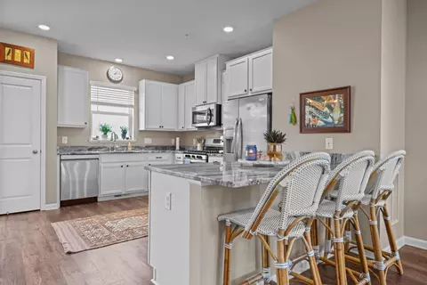 8770 Granite Cir, Woodbury, MN 55129