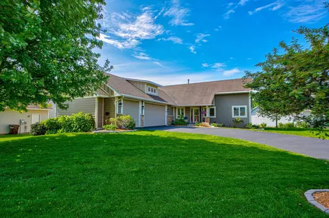 3850 Oxford Dr, Woodbury, MN 55125