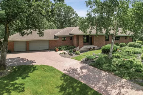 64 Apple Orchard Rd, Dellwood, MN 55110