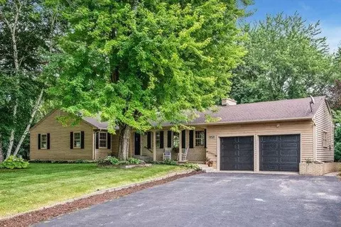 1295 Broadview Ave, Chaska, MN 55318