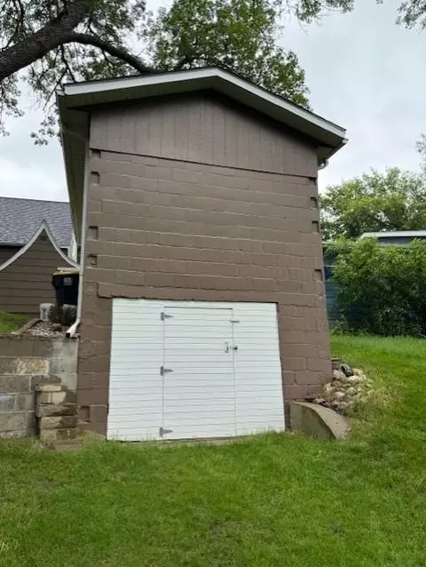 688 Miller Ave, Windom, MN 56101 photo 8
