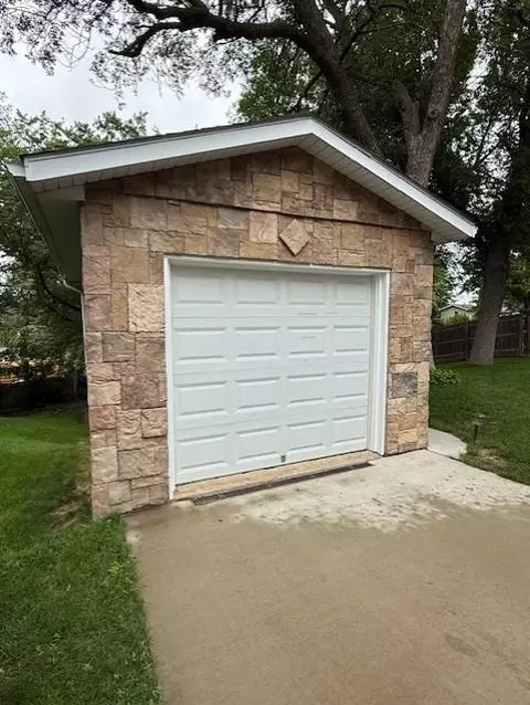 688 Miller Ave, Windom, MN 56101 photo 5