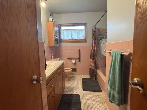 Bath - 4364 Copper Pt, Eagan, MN 55122 photo 1 of 1