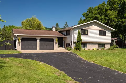 3001 Kelly Rd, La Crescent, MN 55947