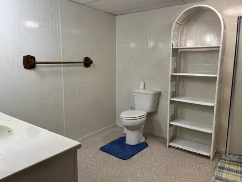 Bath - 1717 Langley St, Windom, MN 56101 photo 2 of 4
