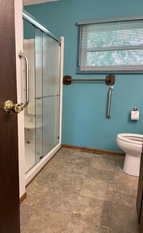 Bath - 1717 Langley St, Windom, MN 56101 photo 1 of 4