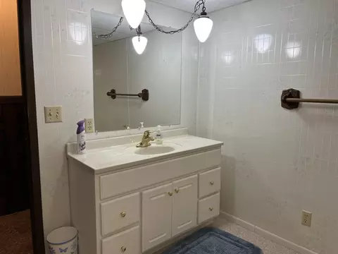 Bath - 1717 Langley St, Windom, MN 56101 photo 4 of 4