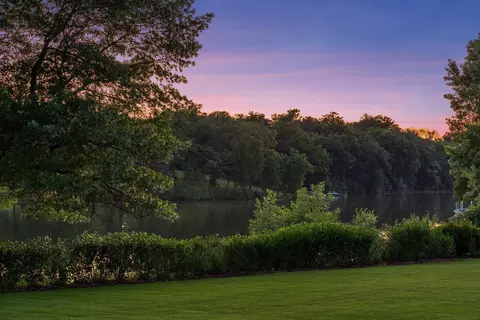 5216 Dundee Rd, Edina, MN 55436