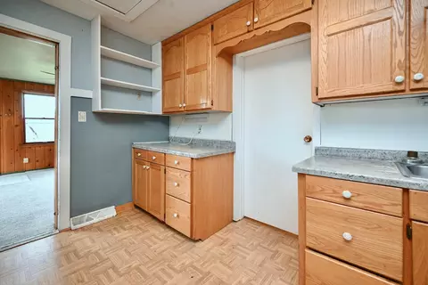 971 E 8th St, Winona, MN 55987 photo 5