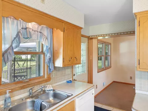 Kitchen - 11827 Douglas Dr N, Champlin, MN 55316 photo 4 of 5