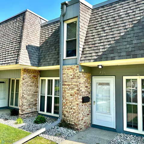 835 23rd Ave S, Moorhead, MN 56560