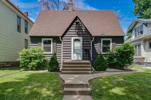 985 Rose Ave E, Saint Paul, MN 55106