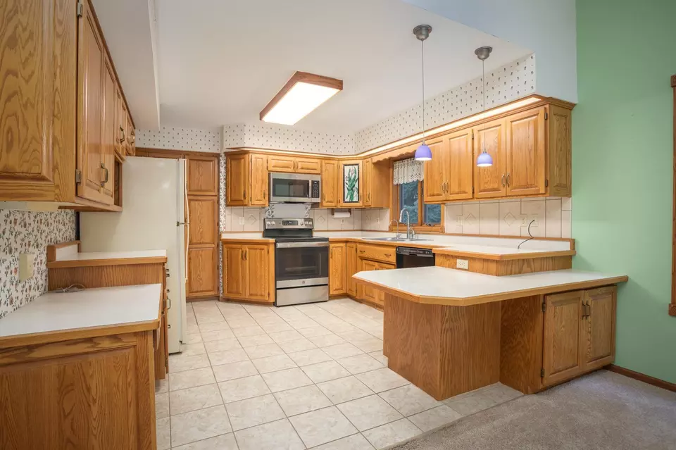 Kitchen - 1634 Golden Dr SW, Alexandria, MN 56308 photo 3 of 4