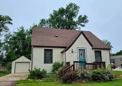 808 5th St SW, Pipestone, MN 56164