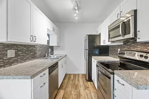 Kitchen - 1645 River Bluff Ct #93, Eagan, MN 55121 photo 1 of 3