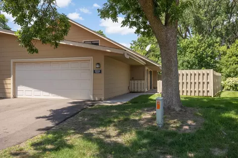 2226 Mayfair Rd, Golden Valley, MN 55427