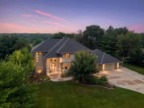 1017 Vista Ridge Ln, Shakopee, MN 55379
