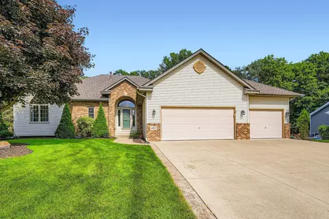 4833 Hillvale Ave N, Oakdale, MN 55128