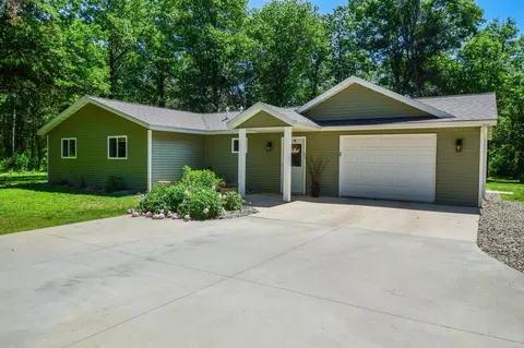 850 E Blueberry River Dr, Menahga, MN 56464