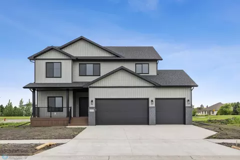 4849 4th St S, Moorhead, MN 56560