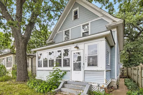 1607 7th St W, Saint Paul, MN 55102
